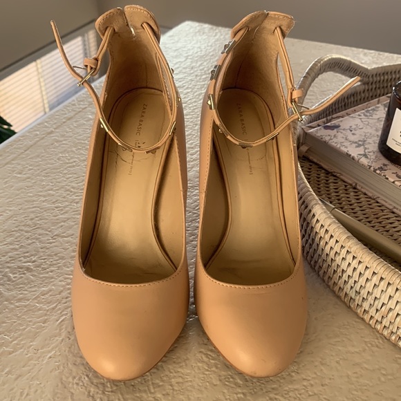 Zara Nude Pump with Gold Strap - Picture 3 of 6